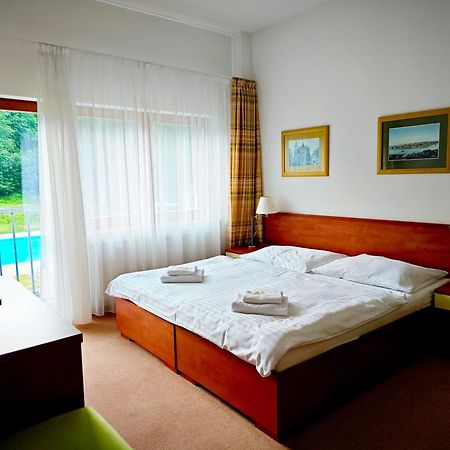 Hotel Bazant Karlovy Vary Kültér fotó